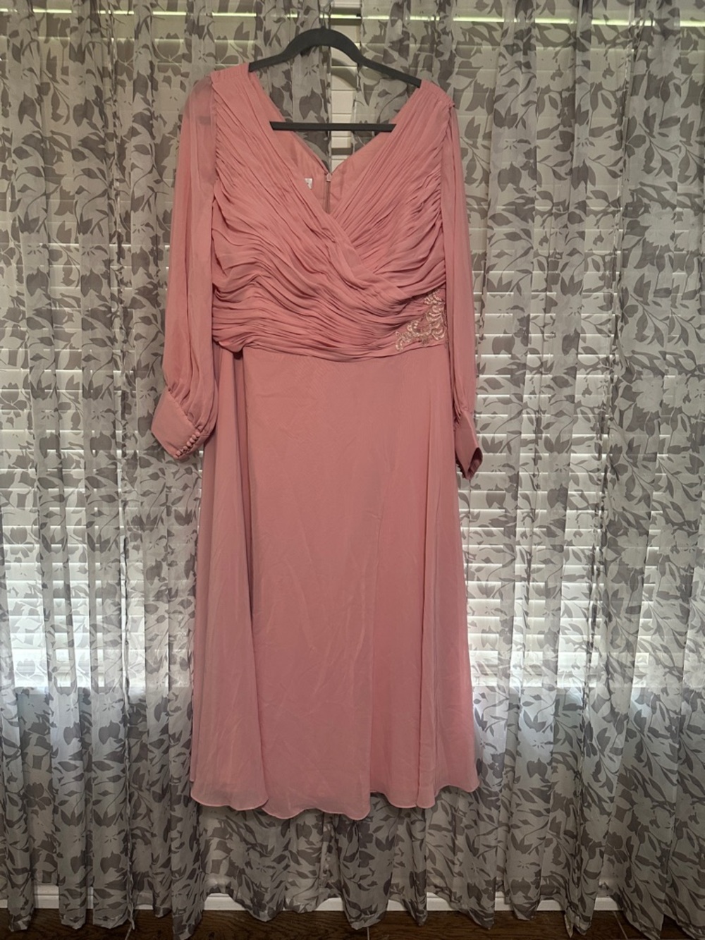 JJs House Blush Long Sleeve V-Neck Maxi Dress - Picture 2 of 12
